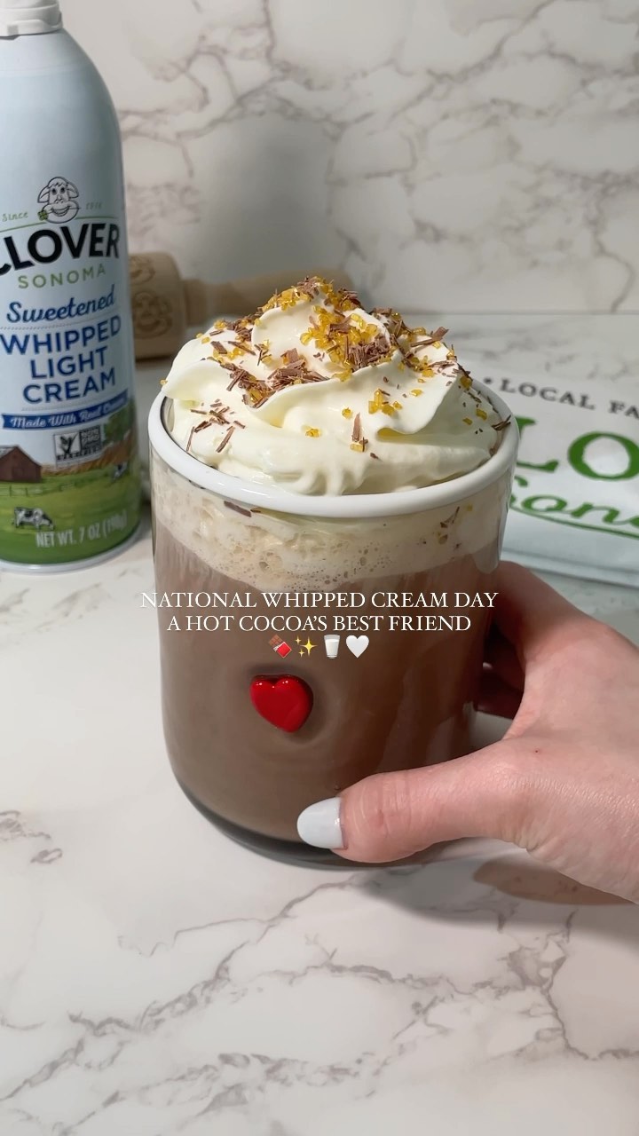 Celebrate #NationalWhippedCreamDay with a warm cup of hot cocoa topped with our delicious Lightly Sweetened Whipped Cream! 🍫🤍